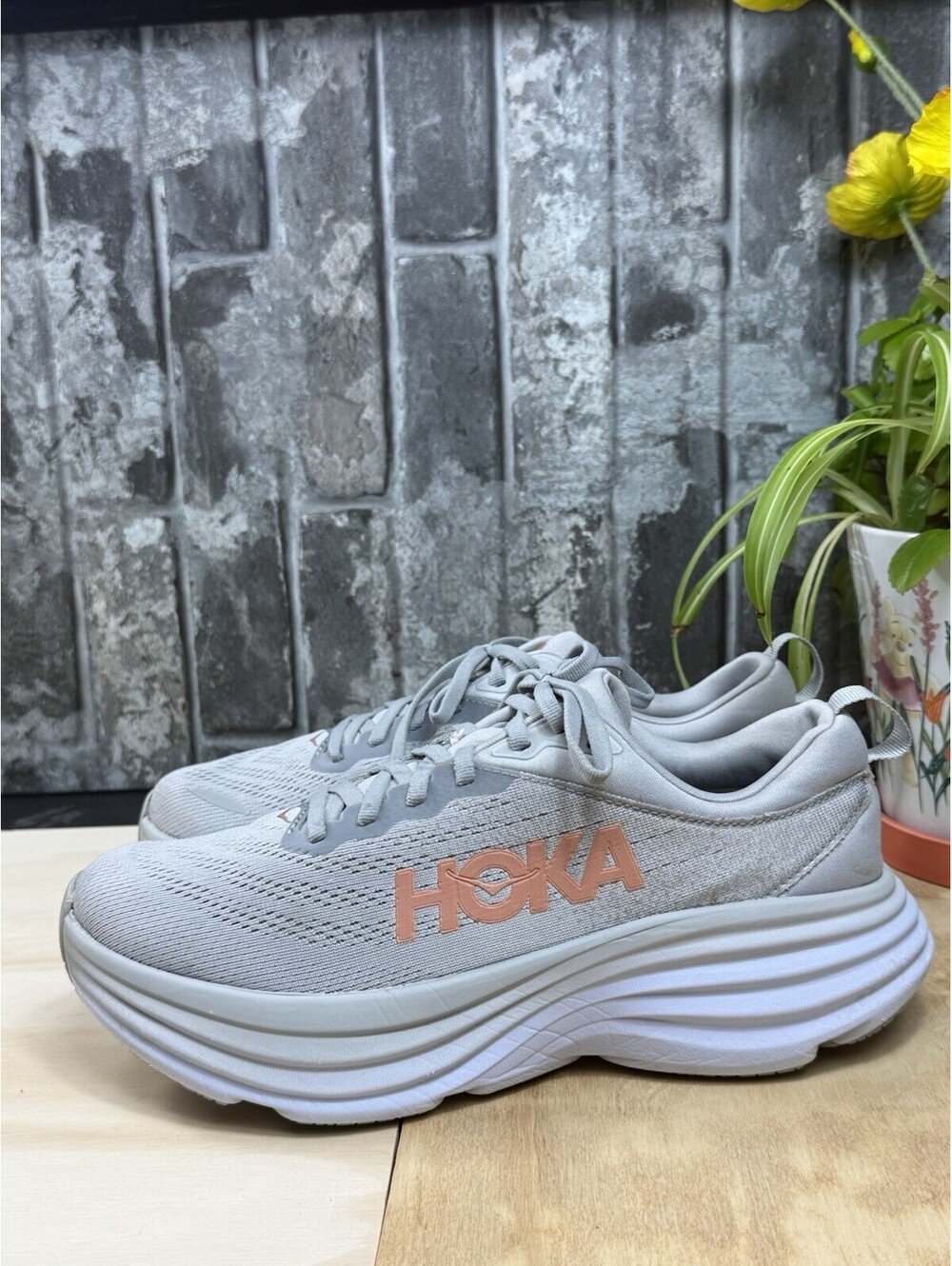 HOKA Unisex Gray/White Solid Low Top Lace-Up Athletic Sneaker